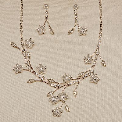 Wedding Flower Jewelry on Pearl Flower Wedding Necklace Set